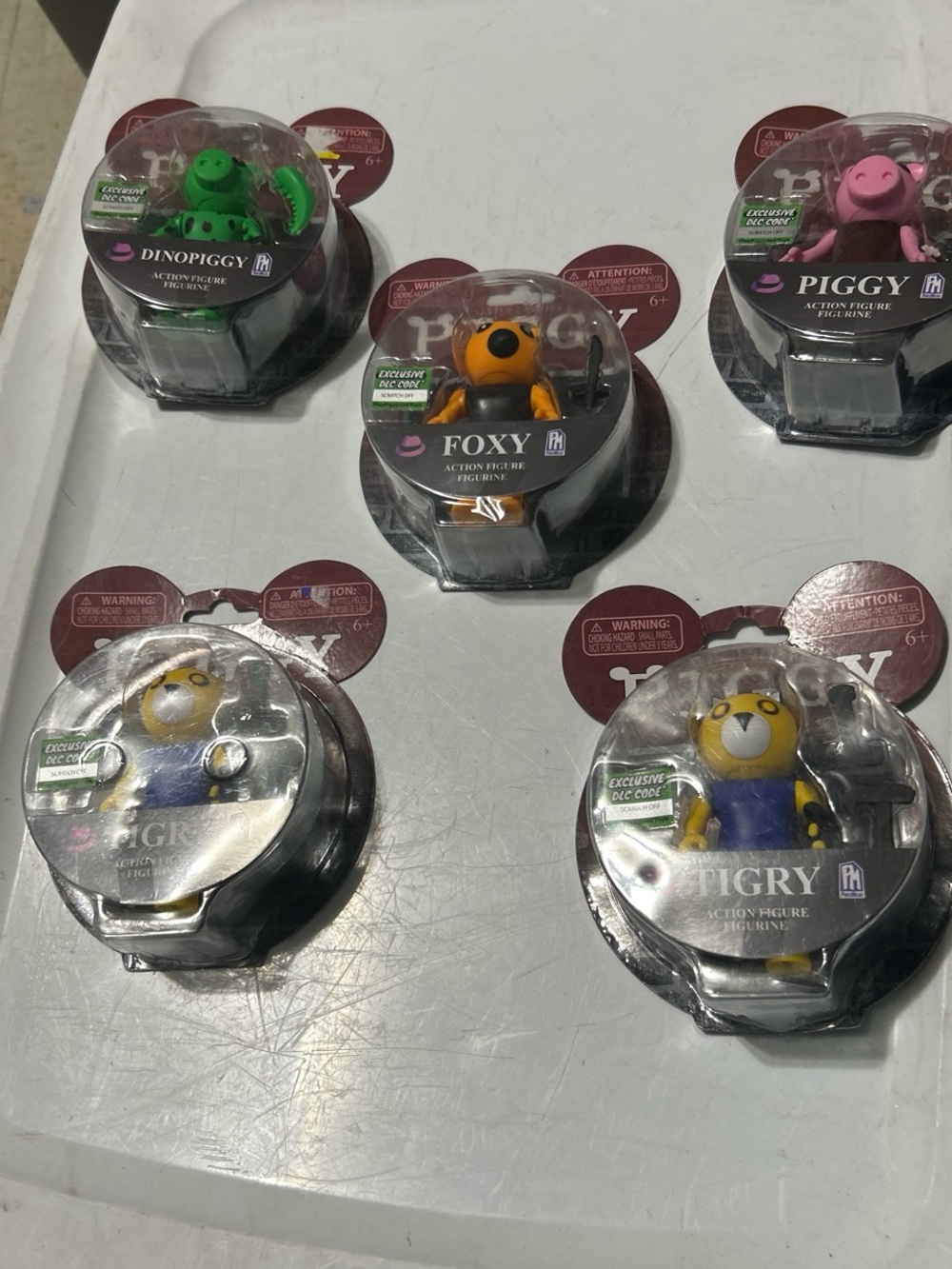 PIGGY  Set Of 5 ~ W/ Dinopiggy ~ Series 1Roblox Action Figures DLC Codes